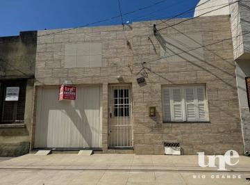 1febec3cd31a60af00867cfcde6d392890bb4b15 · Casa com 2 dormitórios à venda por R$ 160.000,00 - Centro - Rio Grande/RS