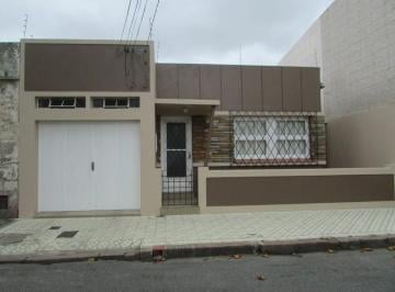 23281274d85c770e9e4985b1fae62226175b5969 · Casa ampla com excelente pátio