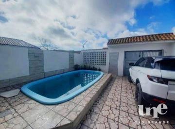 be98909cac8a04302d36afc0c42750c1b98343dd · Linda casa em condomínio com piscina