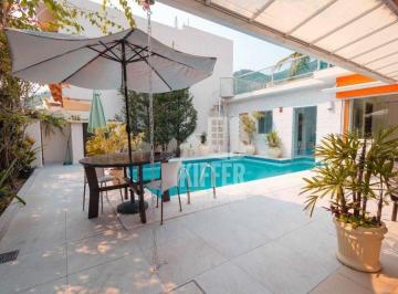 CASA DE 4 QUARTOS EM SÃO FRANCISCO · Casa de luxo em São Francisco com 4 suítes, piscina e sauna