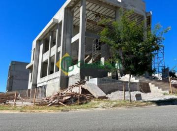 med_5953f1fd484b8aa72825091a3c378863.jpeg · Vende casa de alto padrão em fase de acabamento Cézar de Souza