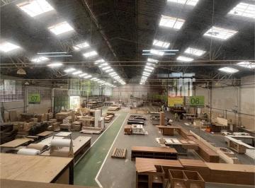 Comercial · 1800m² · 20 Vagas · Galpão à venda em Vila Das Oliveiras - SP