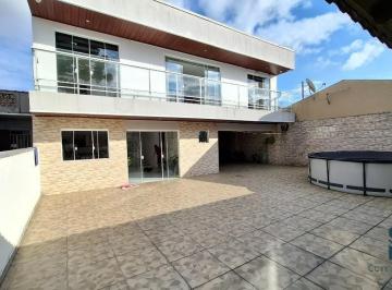 Foto 01 · Casa, terreno com duas casas, 05 quartos c/suíte, área gourmet, no Capão Raso em Curitiba PR