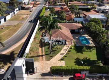 Casa · 1600m² · 5 Quartos · 1 Vaga · Oportunidade Única! Casa em arniqueiras - Lote de 1.634,71 m² - Frente à Pista