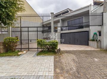 Casa · 225m² · 3 Quartos · 7 Vagas · Casa com 225m² com 3 Dormitórios e uma Suíte, no C