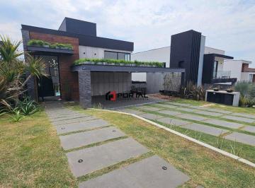 Casa · 400m² · 3 Quartos · 2 Vagas · Casa nova, recém construída, com fundo para mata