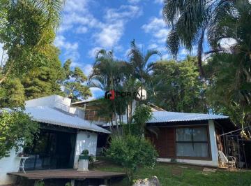 Casa · 370m² · 4 Quartos · 4 Vagas · Casa Espaçosa com Jardim Paisagístico e Piscina - Granja Viana