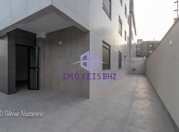 Apartamento · 207m² · 3 Quartos · 2 Vagas · Apartamento de 3 quartos, suite e com área externa de 80m² no Prado.