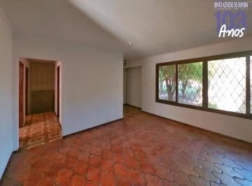 Casa · 165m² · 4 Quartos · 2 Vagas · Viva com Amplitude no Jardim Sabará: Casa de 165m² com Lareira, Pátio e Versatil