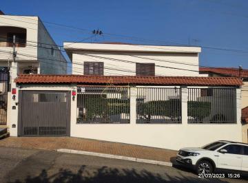 Casa · 230m² · 4 Quartos · 5 Vagas · Sobrado no Planalto Paulista com amplo quintal e quarto no andar térreo.