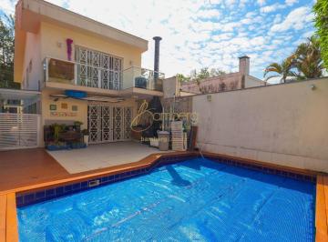 Casa · 207m² · 3 Quartos · 2 Vagas · Casa com 3 quartos reformada no Alto da Boa Vista / aquecimento solar / piscina
