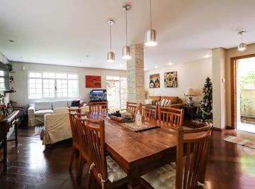 Casa · 250m² · 3 Quartos · 4 Vagas · Casa charmosa no Jardim Leonor com estilo, conforto e segurança!