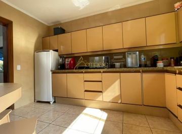 Casa · 320m² · 3 Quartos · 4 Vagas · Excelente localização .
