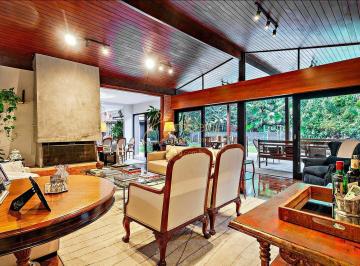 Casa · 343m² · 4 Quartos · 3 Vagas · Elegante residência térrea, com 4 suites no Real Parque