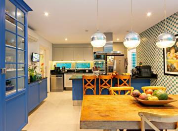 Casa · 412m² · 3 Quartos · 3 Vagas · Casa no Jardim Vitória Régia, 3 suítes, área gourmet, piscina.