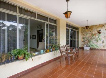 Casa · 453m² · 4 Quartos · 6 Vagas · Casa térrea com ambientes amplos a poucos metros do laguinho.