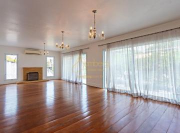 Casa · 450m² · 4 Quartos · 4 Vagas · Casa com 4 Suítes e 4 Vagas no Jardim Guedala - Espaço e Conforto