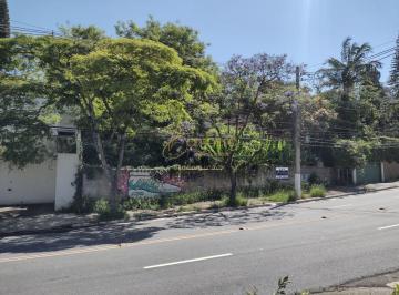 Terreno · 760m² · Terreno à venda nem frente à Praça Vinícius de Moraes.