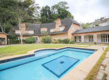 Casa · 730m² · 4 Quartos · 8 Vagas · Deslumbrante. Simplesmente deslumbrante. Estilo europeu, externa pujante e agradável aos olhos.