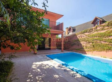 Casa · 457m² · 4 Quartos · 4 Vagas · Casa com Piscina e 4 Dormitórios no Jardim Leonor | 4 Vagas