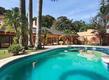 Casa · 933m² · 4 Quartos · 6 Vagas · CASA TÉRREA REFORMADA EM CONDOMÍNIO FECHADO- 4 SUITES - 6 VAGAS - ESPAÇO GOURMET - JARDIM E PISCINA