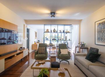 Casa · 195m² · 3 Quartos · 3 Vagas · Encantadora Casa Reformada no Brooklin Novo, São Paulo - Conforto e Localização Privilegiada
