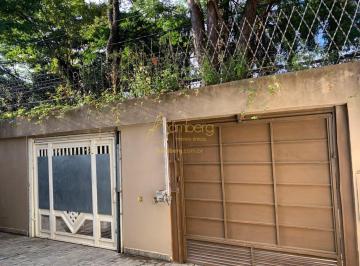 Casa · 250m² · 3 Quartos · 2 Vagas · Charmosa residência no coração do Brooklin Velho, conforto, privacidade e excelente localização