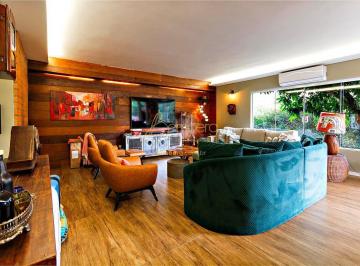 Casa · 400m² · 4 Quartos · 3 Vagas · Casa de vila com total segurança