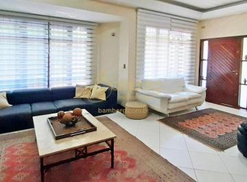 Casa · 230m² · 4 Quartos · 8 Vagas · Casa no Planalto Paulista, com 4 dormitórios, 2 suítes e até 10 vagas de garagem.