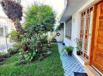 Casa · 191m² · 3 Quartos · 4 Vagas · Casa, na Chácar Santo Antônio, com 3 dormitórios, 2 suítes e 4 vagas.