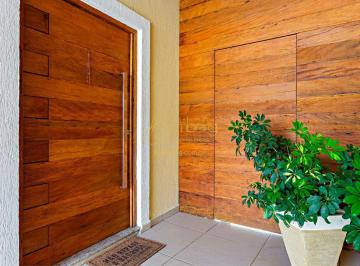 Casa · 379m² · 3 Quartos · 3 Vagas · EXCELENTE CASA TÉRREA COM 4 DORMITÓRIOS ( SUITE) SALA COM LAREIRA, S/ JANTAR PISCINA,CHURRASQUEIRA!