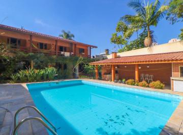 Casa · 497m² · 4 Quartos · 4 Vagas · Exclusiva casa com piscina, 4 dormitórios, 2 suítes e 4 vagas/ Jardim Marajoara. Aceita permuta!