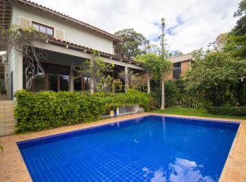 Casa · 500m² · 4 Quartos · 5 Vagas · Casa com 4 Dormitórios (3 Suítes) em Rua Fechada no Jardim Leonor - 5 Vagas e Lazer