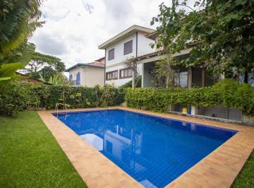 Casa · 500m² · 4 Quartos · 5 Vagas · Casa com 4 Dormitórios (3 Suítes) em Rua Fechada no Jardim Leonor - 5 Vagas e Lazer