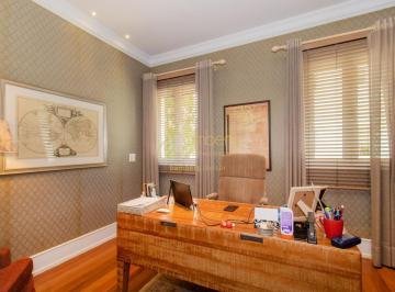 Casa · 584m² · 4 Quartos · 4 Vagas · Belíssima casa em condomínio na Chácara Monte Alegre. Alto padrão e estilo clássico.