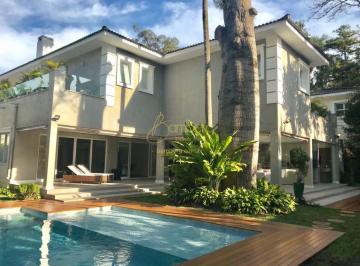 Casa · 729m² · 4 Quartos · 10 Vagas · REFORMADA - 4 DORM/ 4 SUITES/ 4 VAGAS/ PISCINA/ ESPAÇO GOURMET
