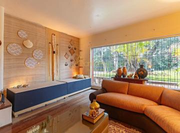 Casa · 304m² · 3 Quartos · 4 Vagas · Casa para Reforma com 3 Suítes, Piscina e Edícula na Vila Inah - 4 Vagas