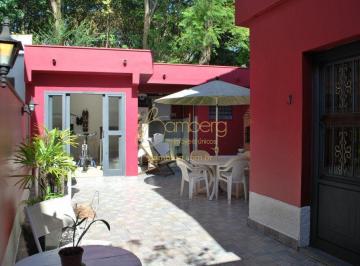 Casa · 160m² · 3 Quartos · 2 Vagas · Casa Comercial na Granja Julieta.
