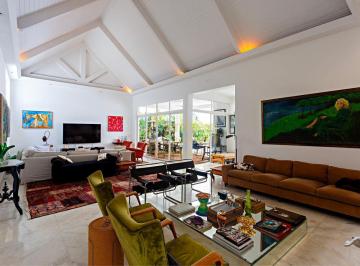 Casa · 435m² · 3 Quartos · 4 Vagas · Casa com 3 Suítes, Piscina, Espaço Gourmet e 4 Vagas no Jardim Guedala