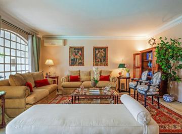 Casa · 350m² · 4 Quartos · 4 Vagas · Elegante Casa no Jardim Leonor -  Conforto e Tradição em um Local Privilegiado