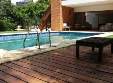 Casa · 800m² · 4 Quartos · 6 Vagas · Requinte e bom gosto esperam por você, Casa em rua com Cancela