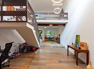 Casa · 335m² · 3 Quartos · 3 Vagas · Sobrado à venda com 3 suítes e piscina no Campo Belo