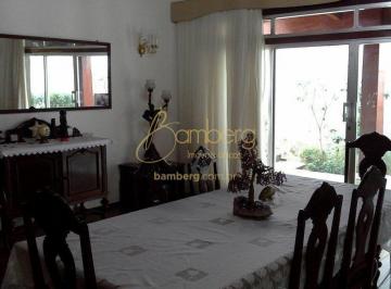Casa · 400m² · 3 Quartos · 4 Vagas · Casa térrea e reformada! 3 quartos, 3 suítes e ampla área externa de lazer, com piscina!