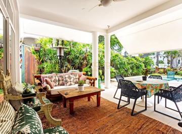 Casa · 435m² · 3 Quartos · 4 Vagas · Casa com 3 Suítes, Piscina, Espaço Gourmet e 4 Vagas no Jardim Guedala