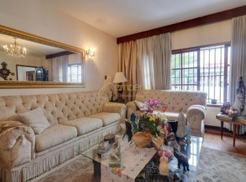 Casa · 250m² · 4 Quartos · 4 Vagas · Casa sólida para modernizar, 400m2 Terreno e edícula !!
