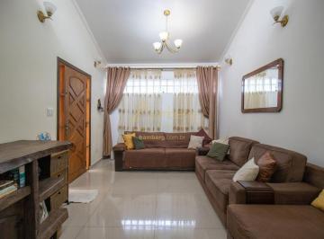 Casa · 196m² · 4 Quartos · 4 Vagas · Belíssima casa e em ótima localização. Confira!