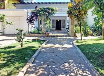 Casa · 357m² · 4 Quartos · 2 Vagas · Casa térrea, no Brooklin, com 4 dormitórios e um enorme jardim com árvores frutíferas.