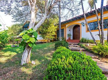 Casa · 300m² · 4 Quartos · 5 Vagas · Casa térrea com muito jardim e 770m2 de terreno no Jardim Petrópolis / Alto da Boa Vista