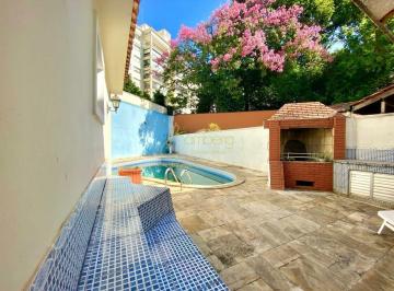 Casa · 240m² · 4 Quartos · 5 Vagas · Excelente sobrado com 4 quartos, sendo duas suites, churrasqueira e piscina.