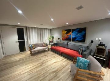 Casa · 270m² · 4 Quartos · 3 Vagas · Em condominio recém reformada